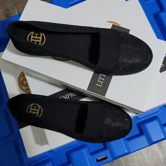 Little Empress Shoes black and sparkly with beautiful designs non slip soul NWT - Picture 2 of 5